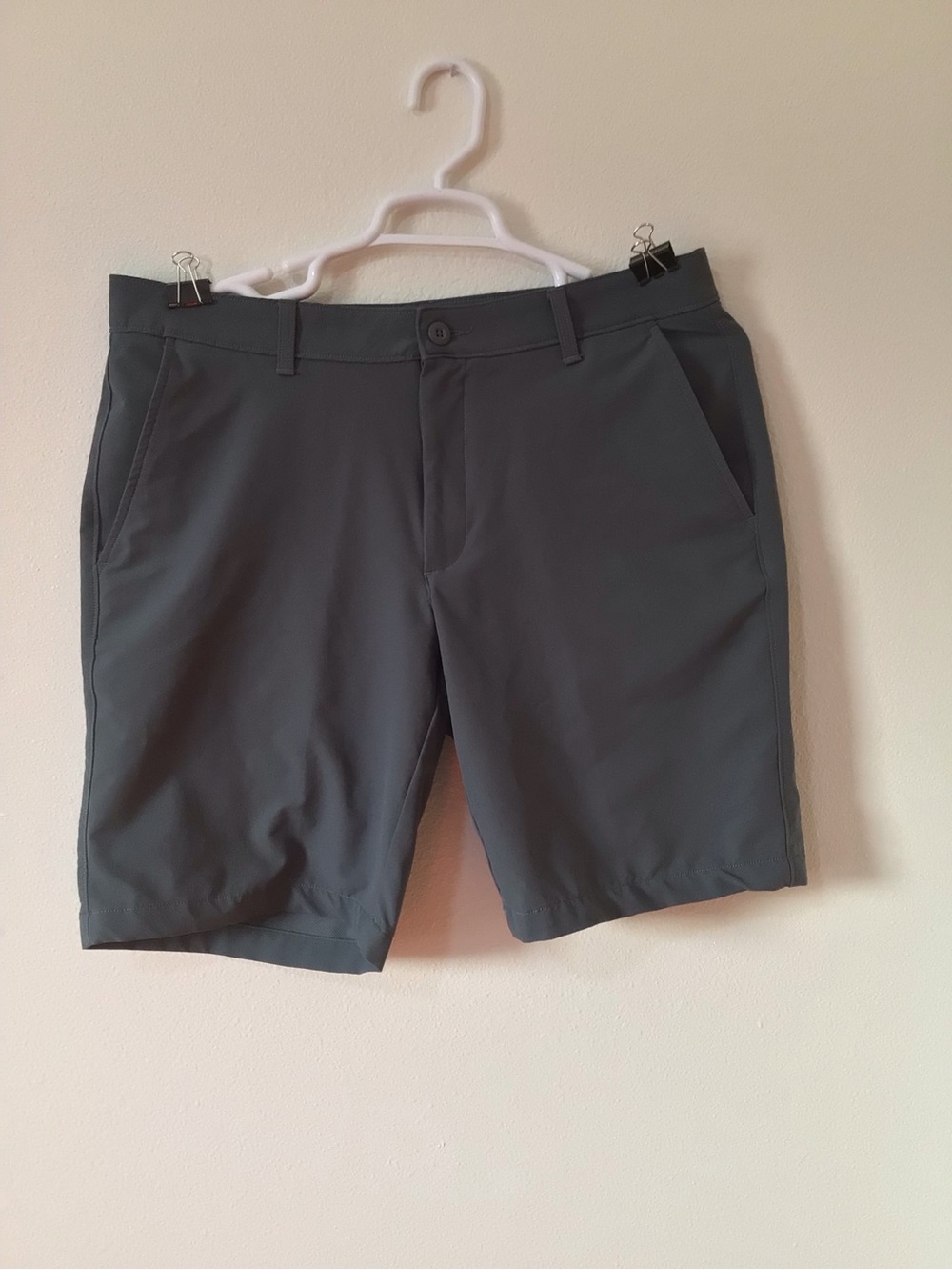 Under Armour Men's Flat Front Shorts - Charcoal Gray